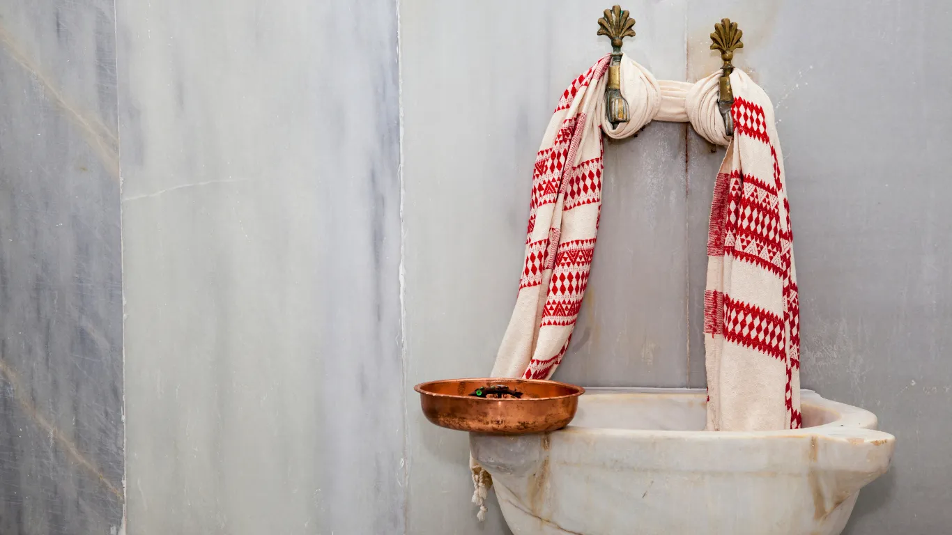 Kadınlara özel Türk hamamı – Hijyenik ve rahatlatıcı bir atmosferde kadınlar için özel hamam keyfi.