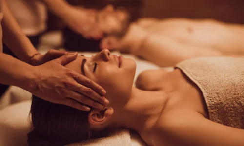 Couple enjoying a side-by-side massage at Victory Spa Istanbul