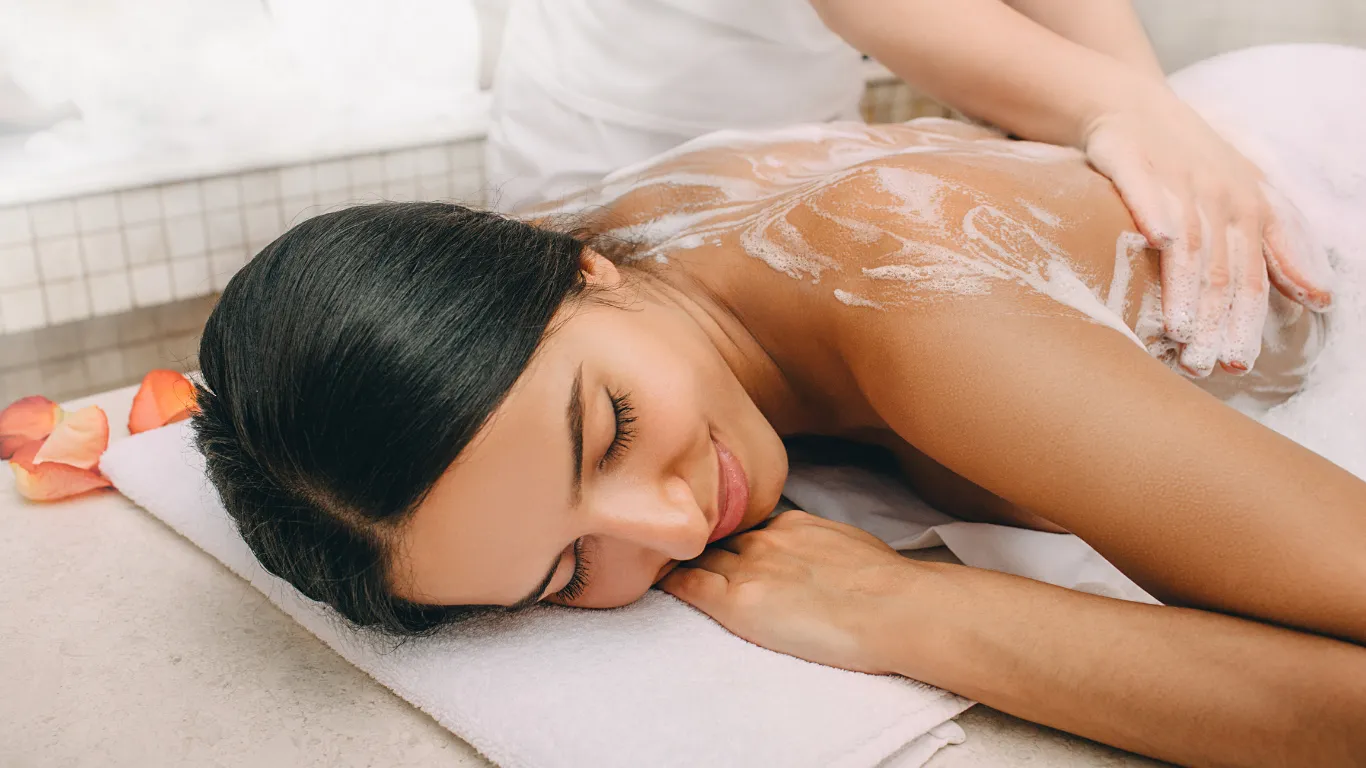Couple enjoying the best hammam experience in Istanbul