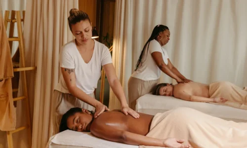 Couple enjoying side-by-side massage in Istanbul spa