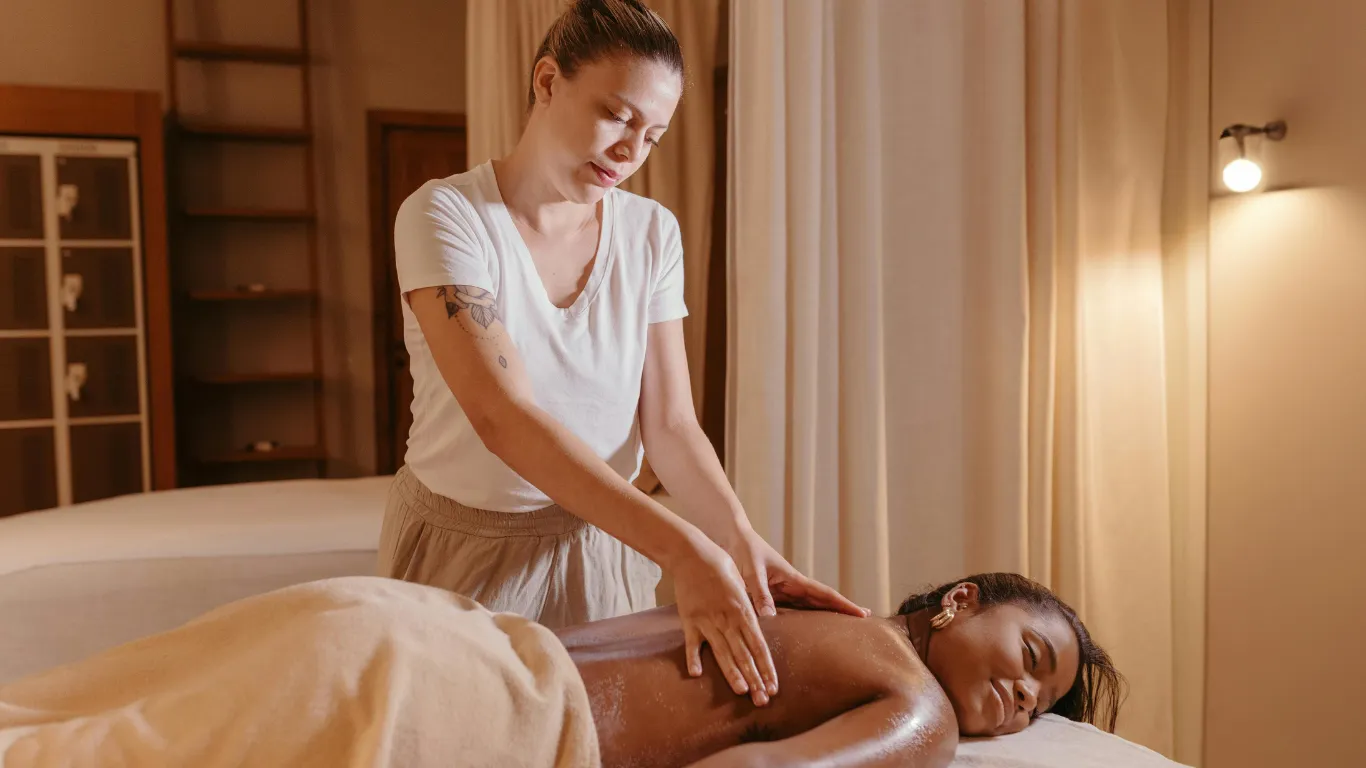 Couple receiving massage near me in Istanbul at Victory Spa