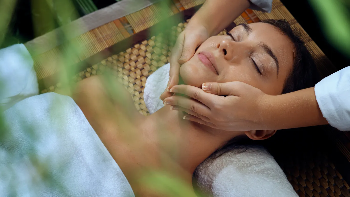 Couple enjoying massage near me Istanbul at Victory Spa